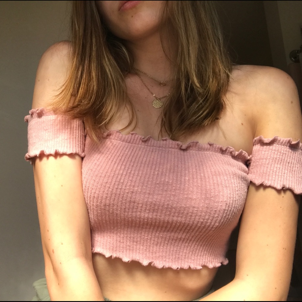 crop off the shoulder top!💘
